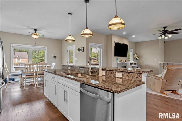 409 SOMMERSET Drive, Chatham, IL 62629