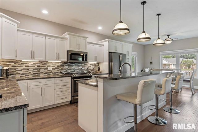 409 SOMMERSET Drive, Chatham, IL 62629