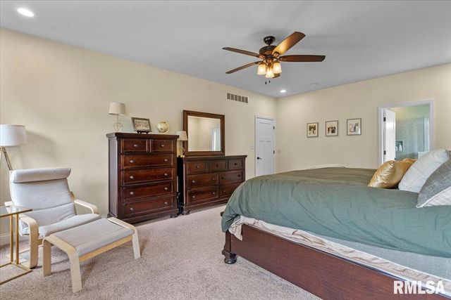 409 SOMMERSET Drive, Chatham, IL 62629