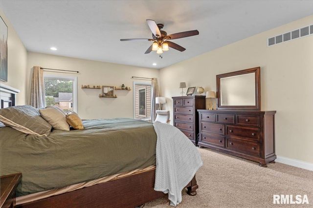 409 SOMMERSET Drive, Chatham, IL 62629
