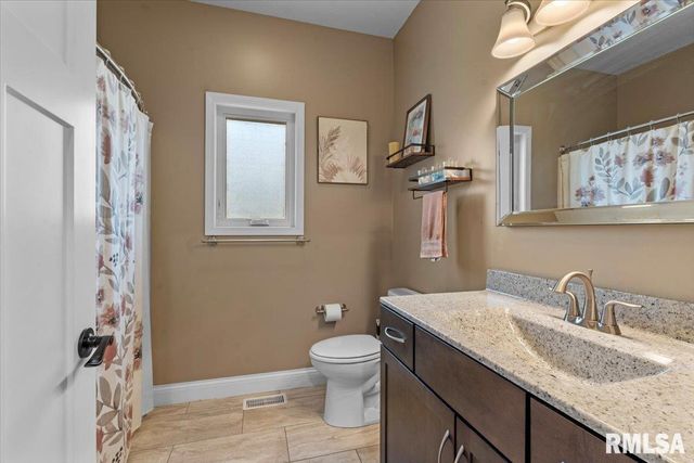 409 SOMMERSET Drive, Chatham, IL 62629