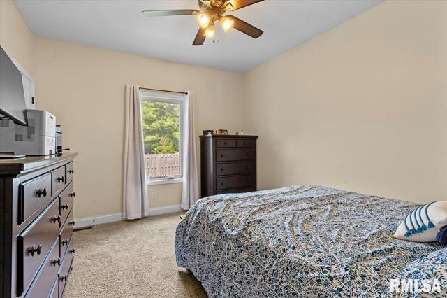 409 SOMMERSET Drive, Chatham, IL 62629