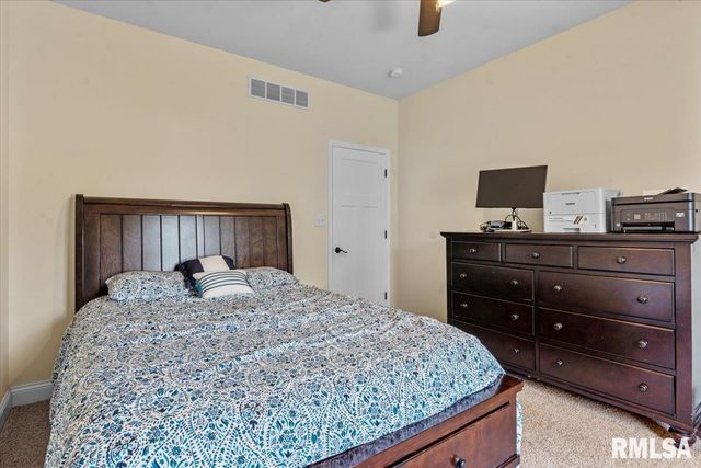 409 SOMMERSET Drive, Chatham, IL 62629