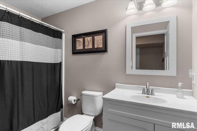 409 SOMMERSET Drive, Chatham, IL 62629