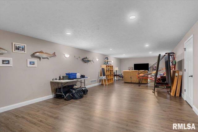 409 SOMMERSET Drive, Chatham, IL 62629