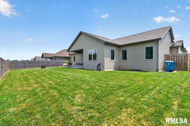 409 SOMMERSET Drive, Chatham, IL 62629