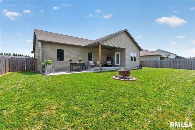 409 SOMMERSET Drive, Chatham, IL 62629