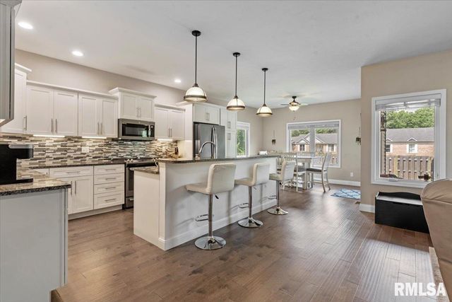 409 SOMMERSET Drive, Chatham, IL 62629