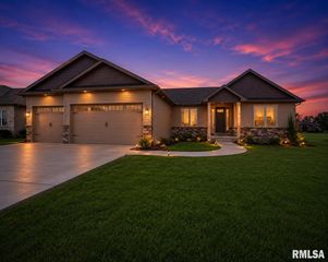 409 SOMMERSET Drive, Chatham, IL 62629