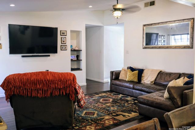 305 Southwick, Seguin, TX 78155