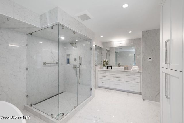 10536 N Lakeview DR, Hayden Lake, ID 83835