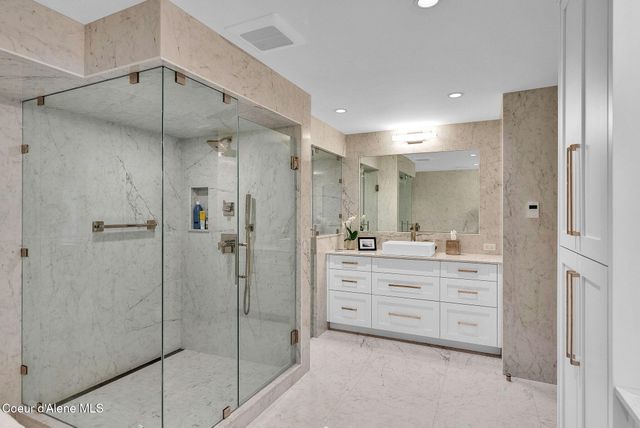 10536 N Lakeview DR, Hayden Lake, ID 83835