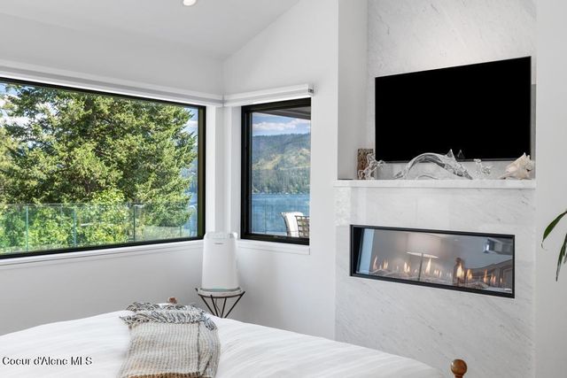 10536 N Lakeview DR, Hayden Lake, ID 83835