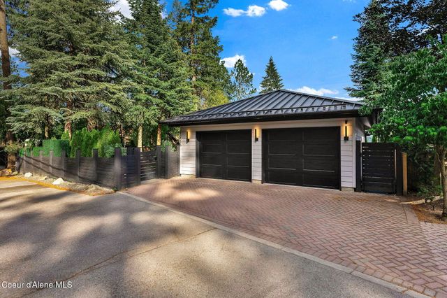 10536 N Lakeview DR, Hayden Lake, ID 83835