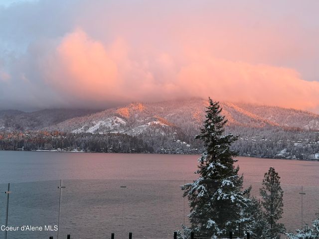 10536 N Lakeview DR, Hayden Lake, ID 83835