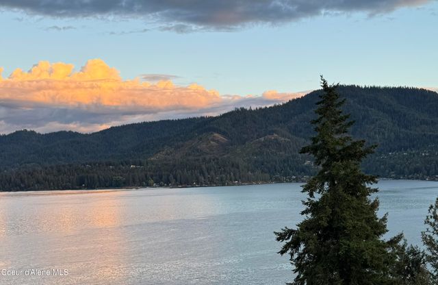 10536 N Lakeview DR, Hayden Lake, ID 83835