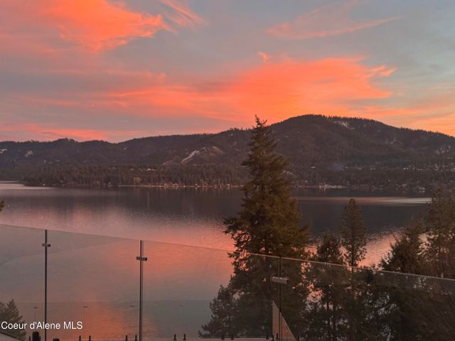 10536 N Lakeview DR, Hayden Lake, ID 83835