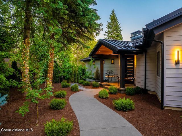 10536 N Lakeview DR, Hayden Lake, ID 83835