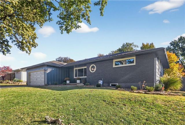 8309 Travis Lane, Overland Park, KS 66212