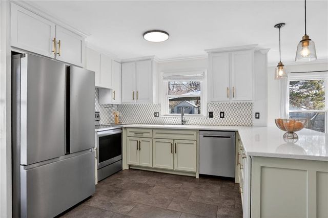 8309 Travis Lane, Overland Park, KS 66212