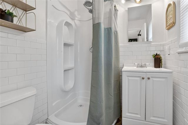 8309 Travis Lane, Overland Park, KS 66212