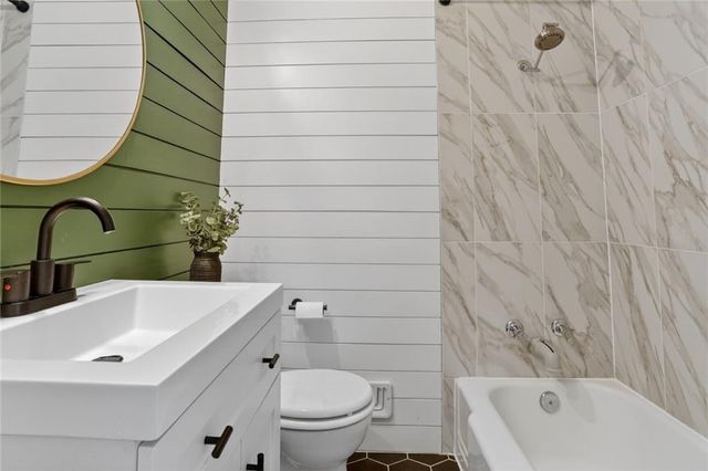 8309 Travis Lane, Overland Park, KS 66212