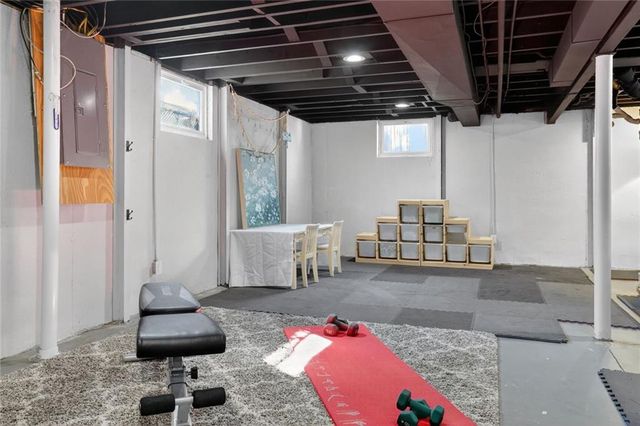 8309 Travis Lane, Overland Park, KS 66212