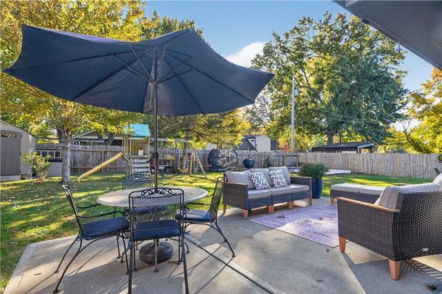 8309 Travis Lane, Overland Park, KS 66212