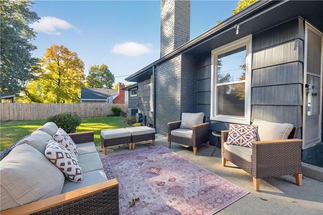 8309 Travis Lane, Overland Park, KS 66212