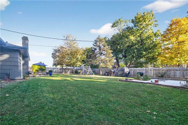 8309 Travis Lane, Overland Park, KS 66212