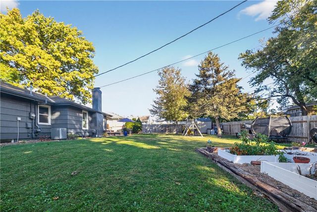 8309 Travis Lane, Overland Park, KS 66212