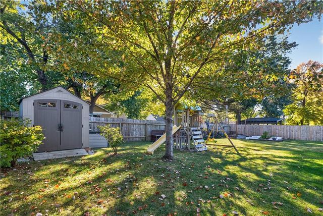 8309 Travis Lane, Overland Park, KS 66212