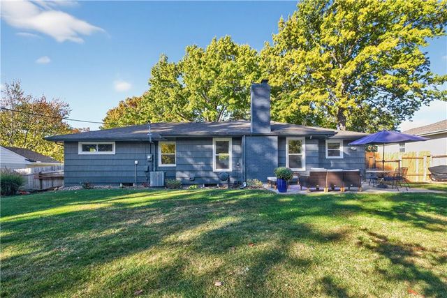 8309 Travis Lane, Overland Park, KS 66212