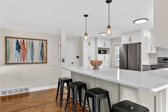 8309 Travis Lane, Overland Park, KS 66212