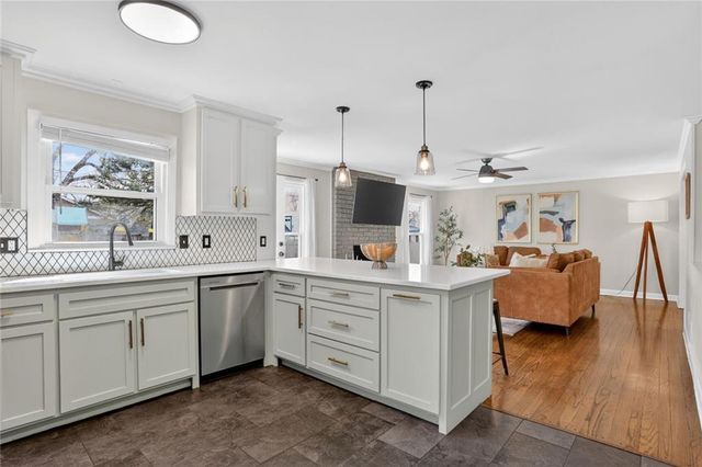 8309 Travis Lane, Overland Park, KS 66212