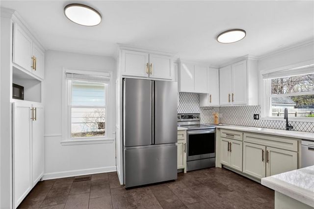 8309 Travis Lane, Overland Park, KS 66212