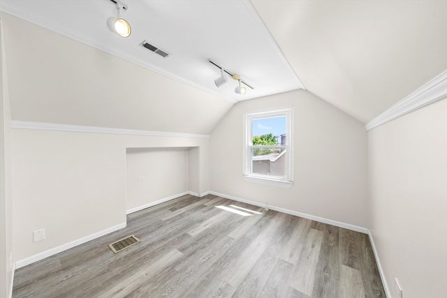 9417 S 78th Avenue, Hickory Hills, IL 60457