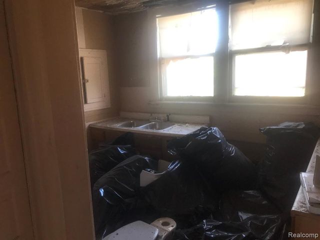 5200 Maplewood Street, Detroit, MI 48204