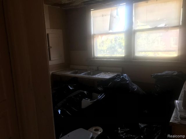 5200 Maplewood Street, Detroit, MI 48204