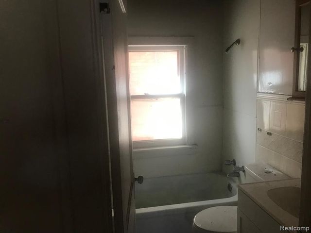 5200 Maplewood Street, Detroit, MI 48204