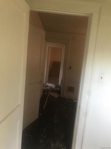5200 Maplewood Street, Detroit, MI 48204