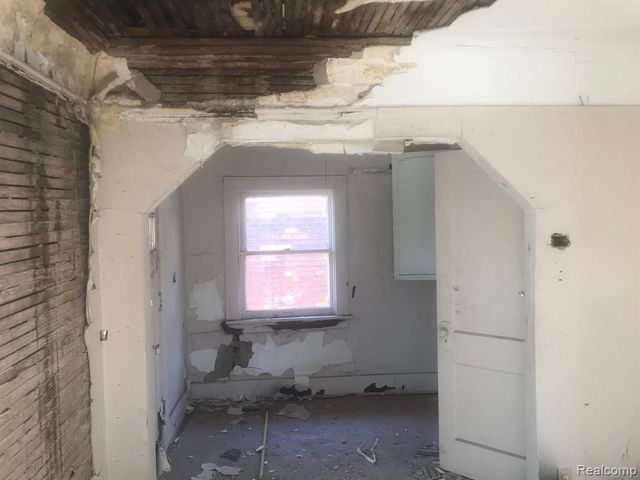 5200 Maplewood Street, Detroit, MI 48204