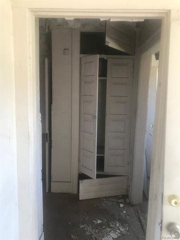 5200 Maplewood Street, Detroit, MI 48204