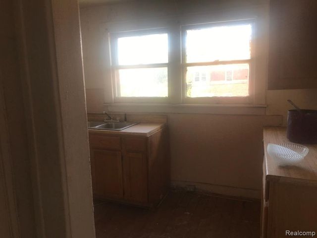 5200 Maplewood Street, Detroit, MI 48204