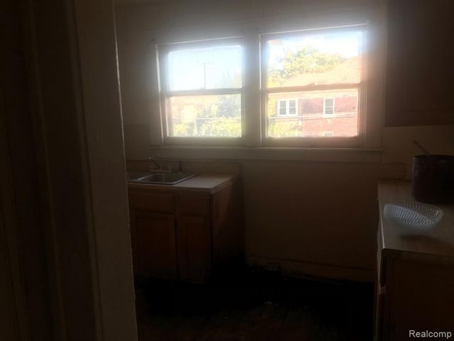 5200 Maplewood Street, Detroit, MI 48204