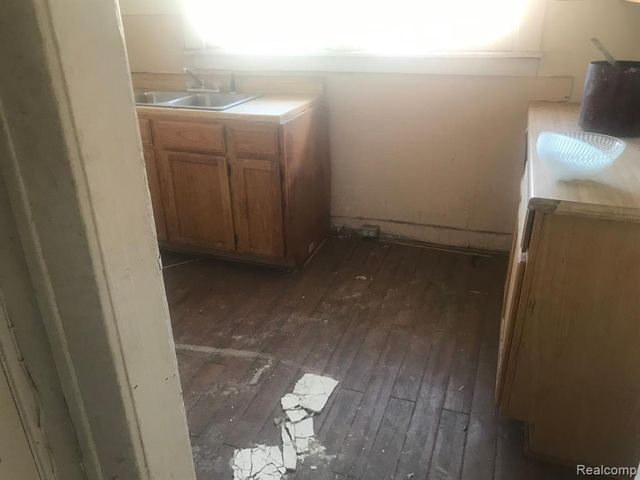 5200 Maplewood Street, Detroit, MI 48204