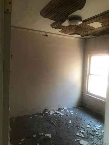 5200 Maplewood Street, Detroit, MI 48204