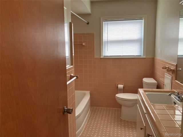 194 Alter Road, Detroit, MI 48215