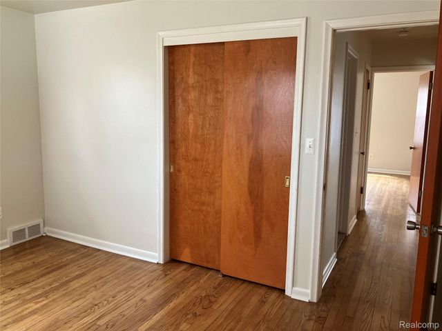 194 Alter Road, Detroit, MI 48215