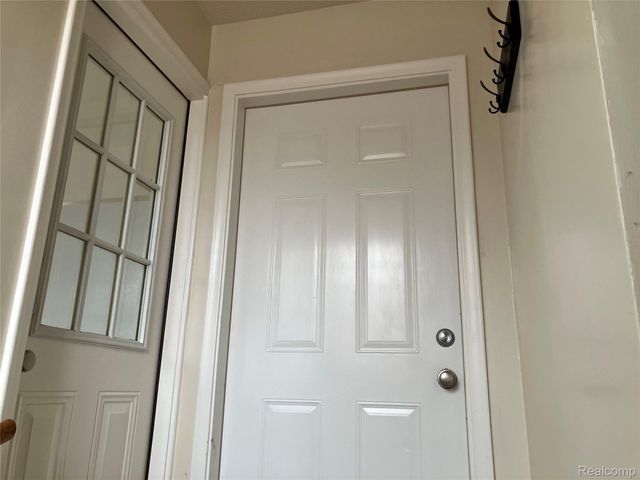 194 Alter Road, Detroit, MI 48215